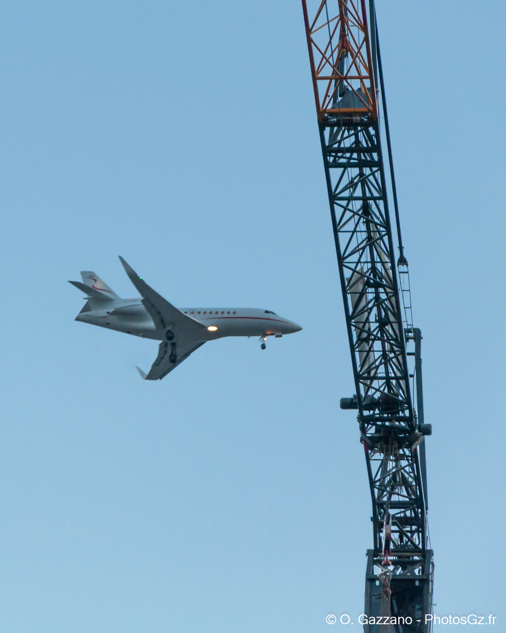 Avion et grue (Innsbruck, Autriche)